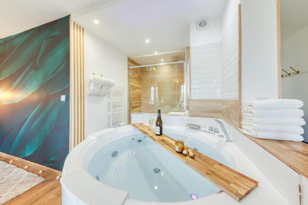 Suite Love Jacuzzi มองต์เตฮวา ภายนอก รูปภาพ