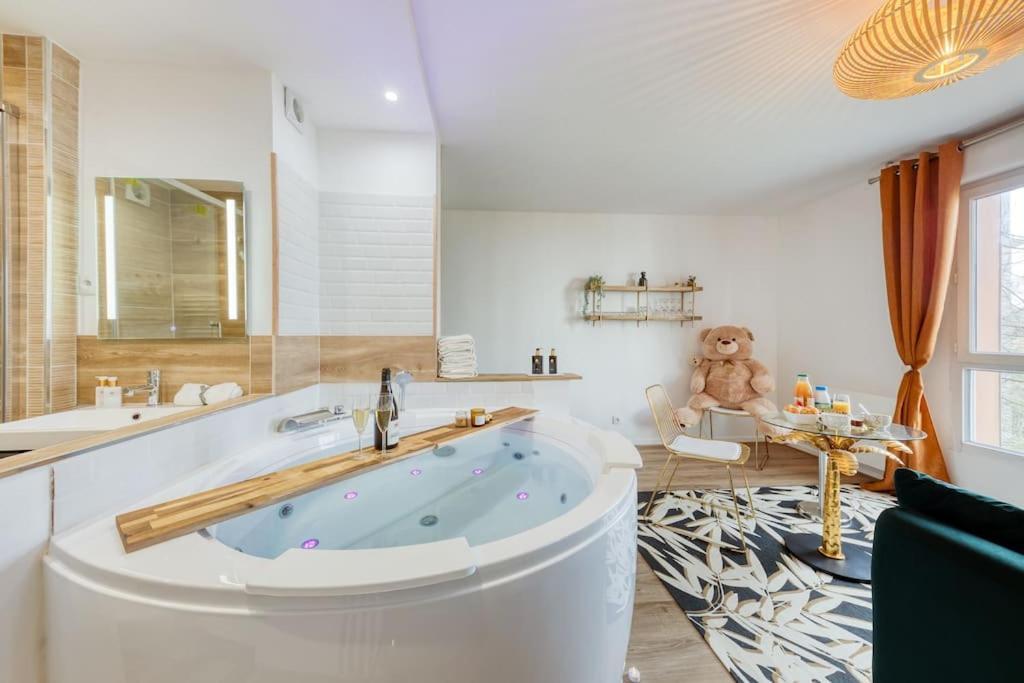 Suite Love Jacuzzi มองต์เตฮวา ภายนอก รูปภาพ