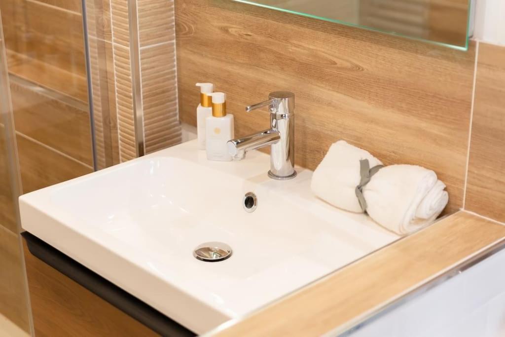 Suite Love Jacuzzi มองต์เตฮวา ภายนอก รูปภาพ