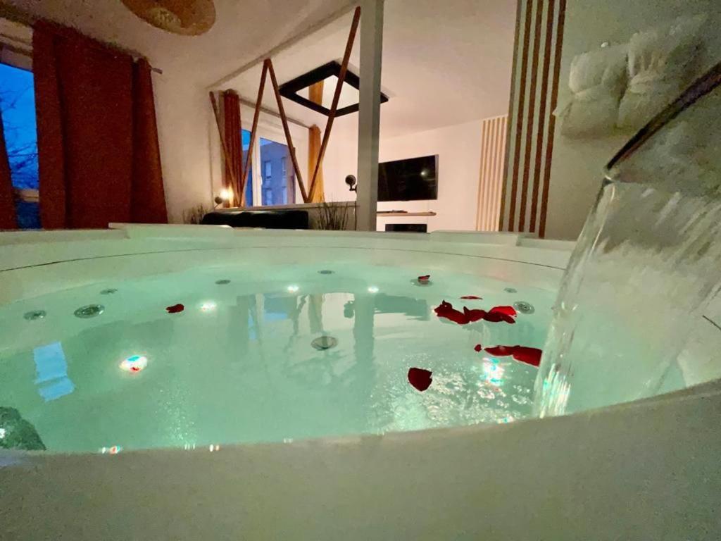 Suite Love Jacuzzi มองต์เตฮวา ภายนอก รูปภาพ